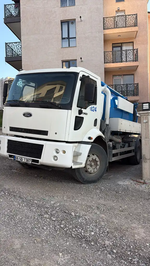 Şehir içi vidanjör aracı